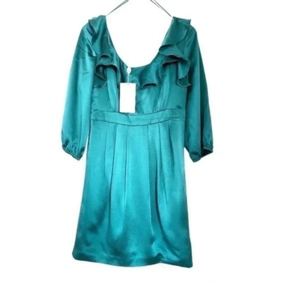 Tibi emerald green hammered satin 100% silk dress ruffled neckline size 8 New